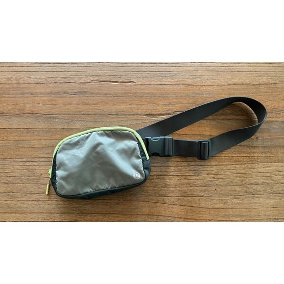 lululemon athletica Handbags - Lululemon Everywhere Belt Bag